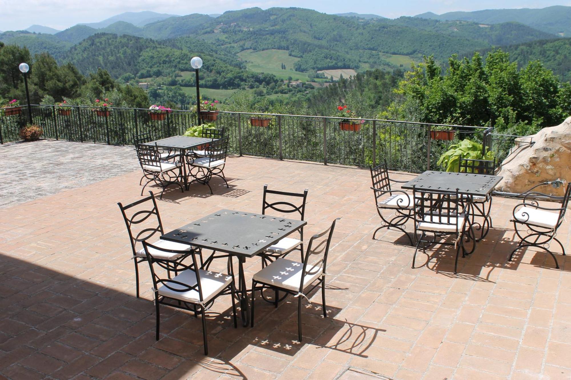 Aparthotel Il Castello Di Perchia Crocemaroggia Exterior foto