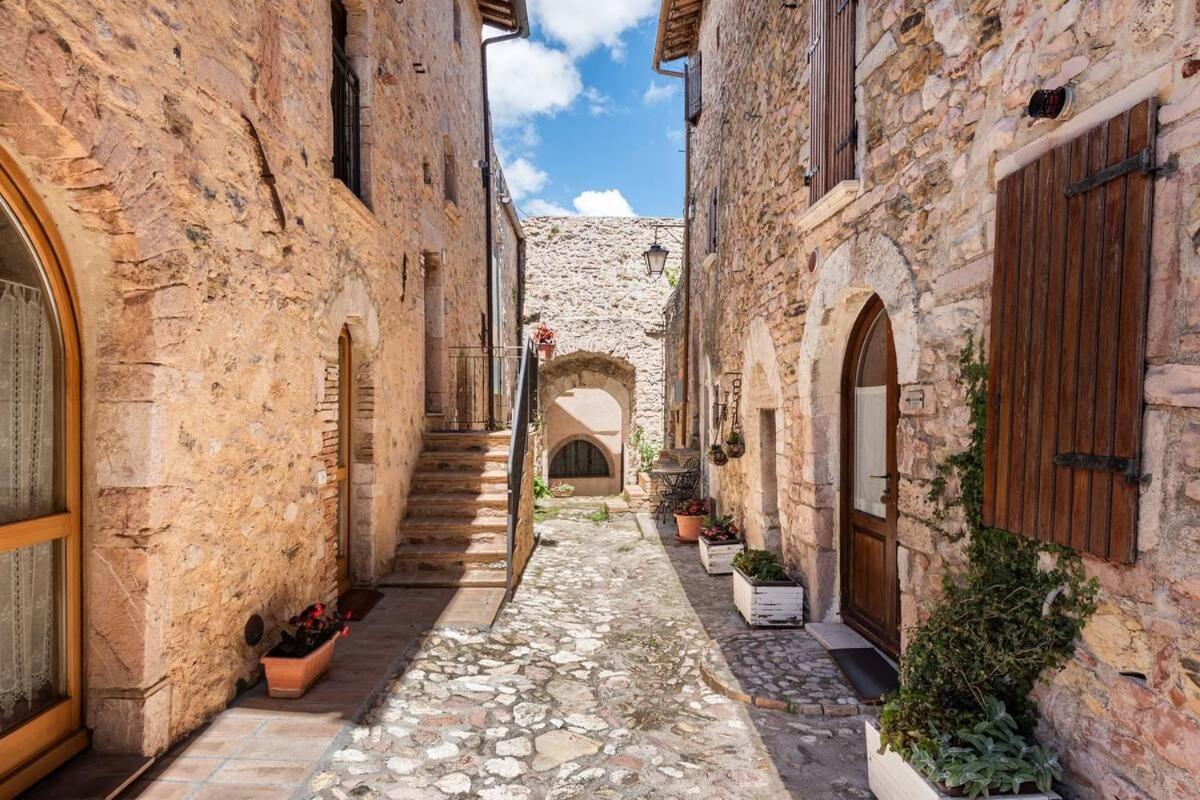 Aparthotel Il Castello Di Perchia Crocemaroggia Exterior foto