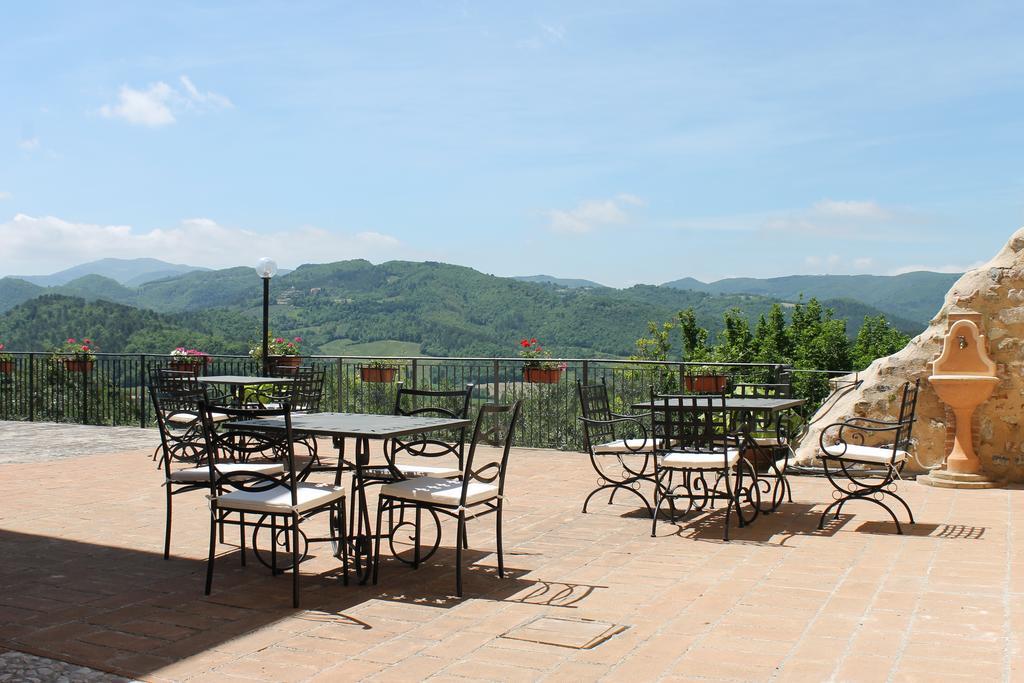 Aparthotel Il Castello Di Perchia Crocemaroggia Exterior foto