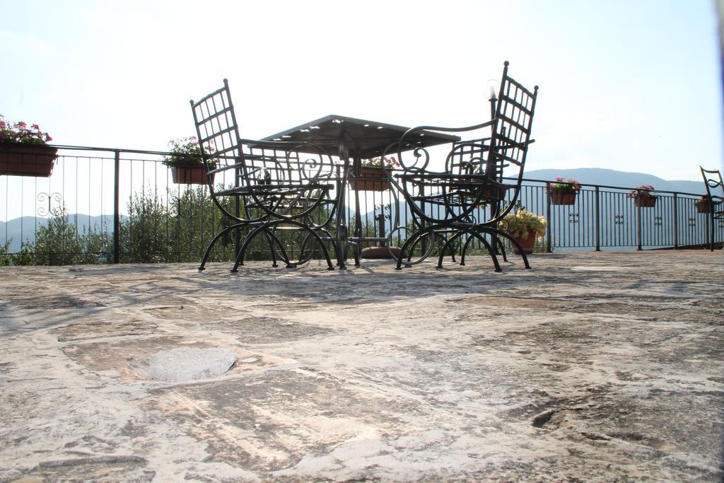 Aparthotel Il Castello Di Perchia Crocemaroggia Exterior foto