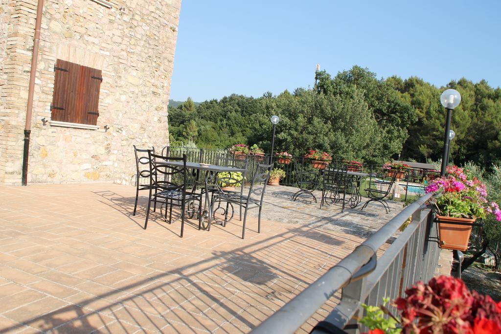 Aparthotel Il Castello Di Perchia Crocemaroggia Exterior foto